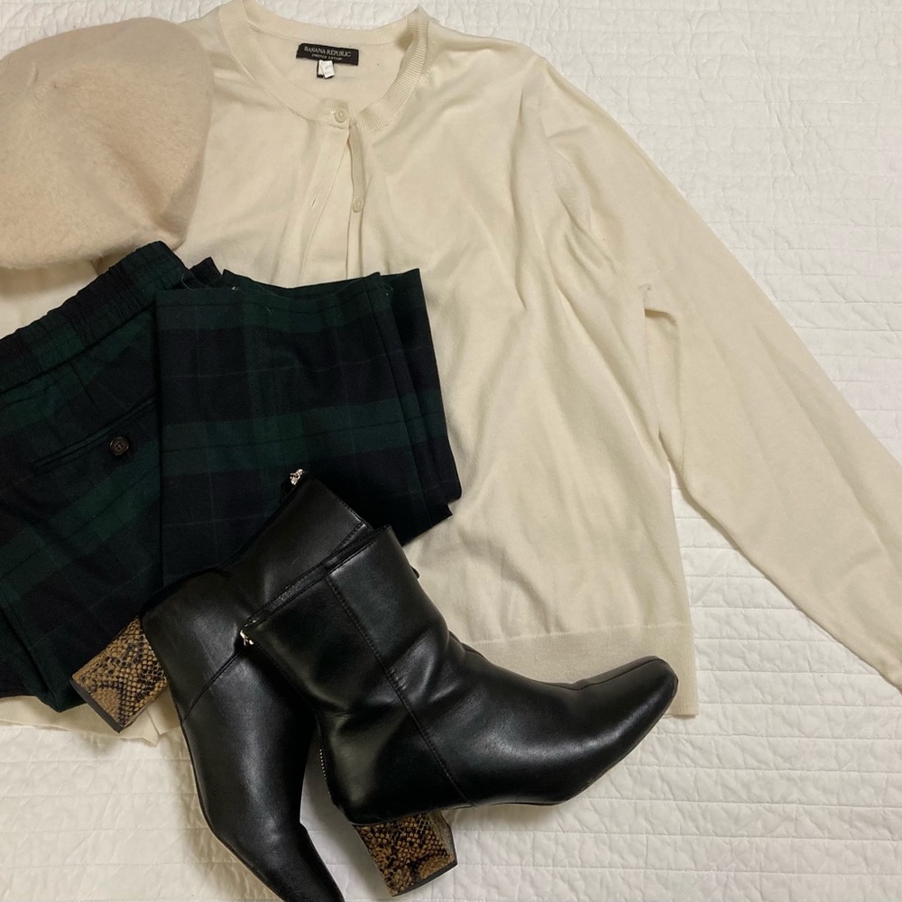 Banana Republic Cream Cardigan